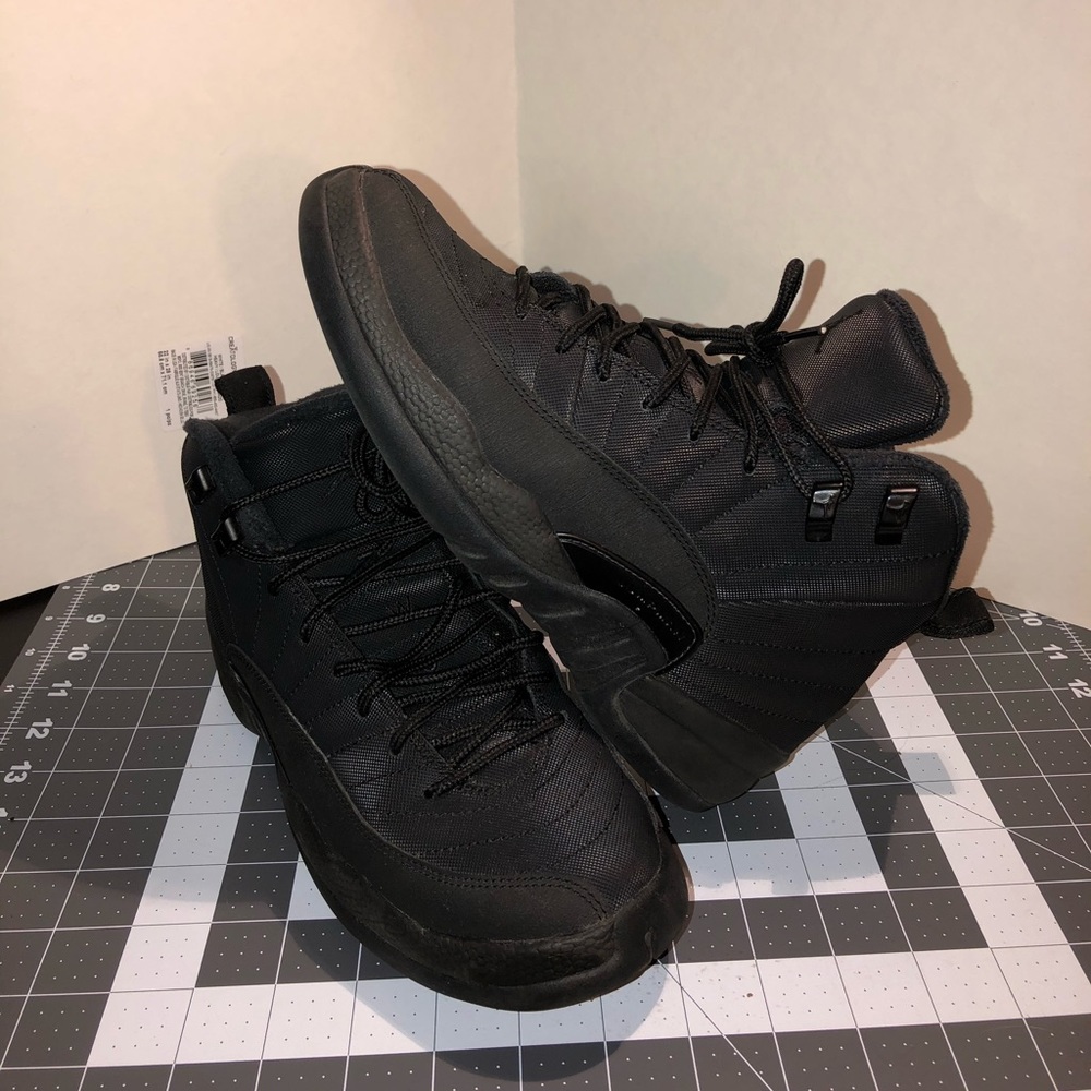 Winter Jordan 12’s size 6y women’s 7.5